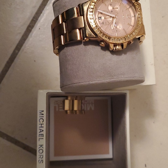 Womens Watch - Picture 2 of 3